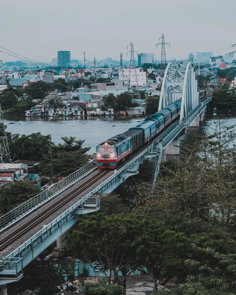 Train vietnam